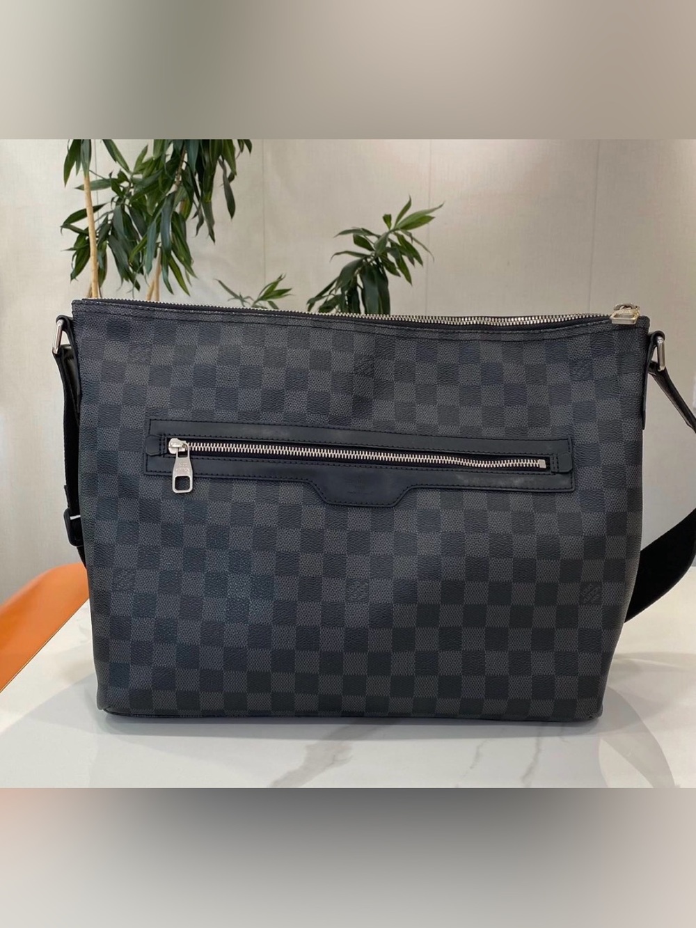 🚩steal Louis Vuitton Damier Graphite Messenger Bag in Black and Gray